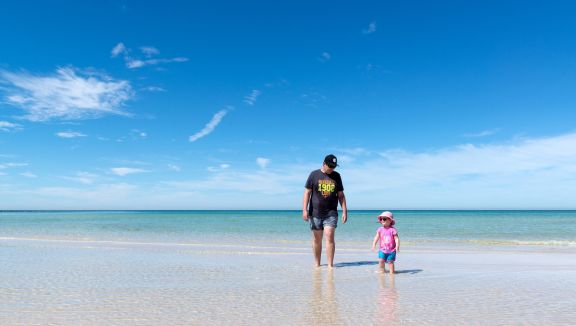 Walking on the beach at the Whyalla foreshore (South Australian Tourism Commission)