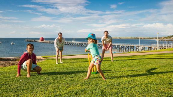 Cricket on the Streaky Bay foreshore (South Australian Tourism Commission)