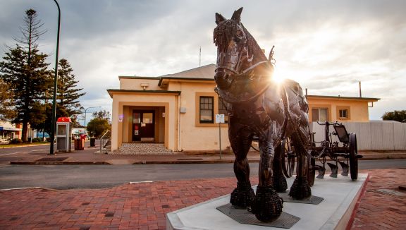 Bonney the Metal Horse Sculpture in Cleve (Georgie Nagel)